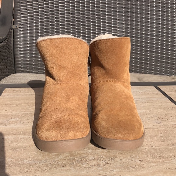 UGG KOOLABURRA Chestnut Short Mocasin Zip Boot 9 EUC - Picture 2 of 16